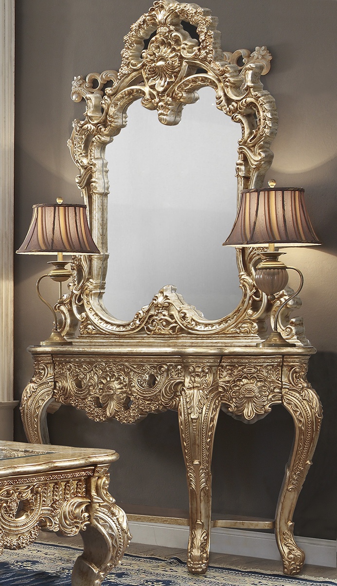 Accent Chairs / Benches
